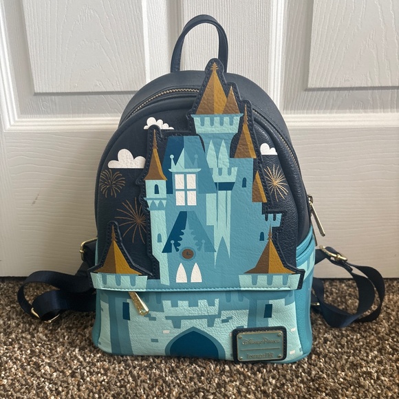 Cinderella’s Castle Loungefly Backpack main image 4